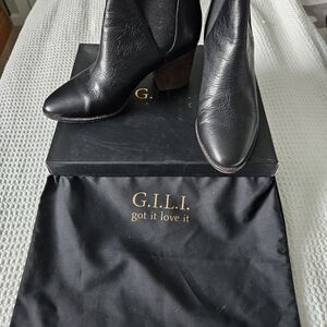 G.I.L.I. Black Ankle Boots Timeless Design
